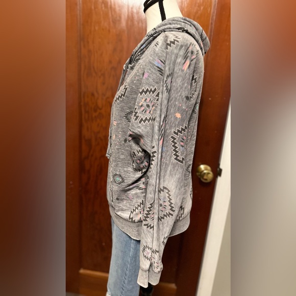 🩵4 items for $30 - Forever XXI boho hoodie Front pockets Super cute & cozy - Picture 3 of 7